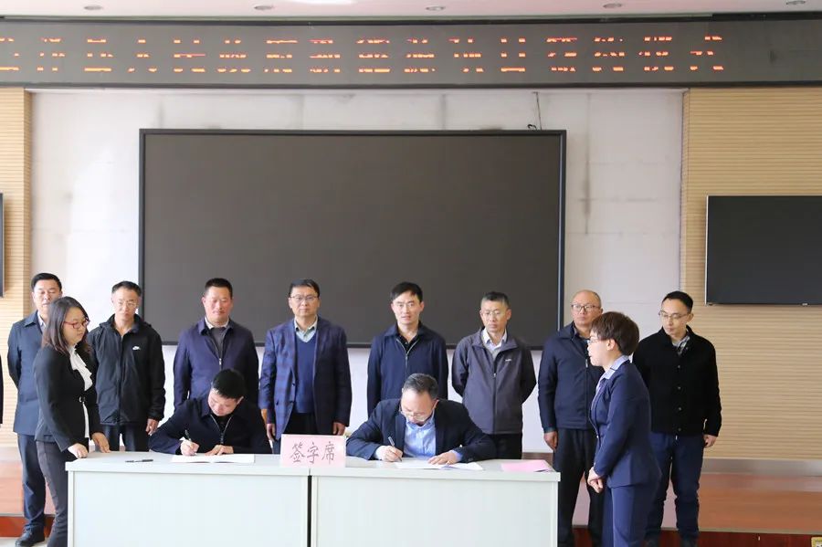 1679061989405883.jpg 簽約1.jpg