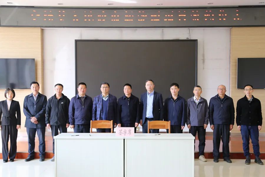 1679061998728661.jpg 簽約2.jpg